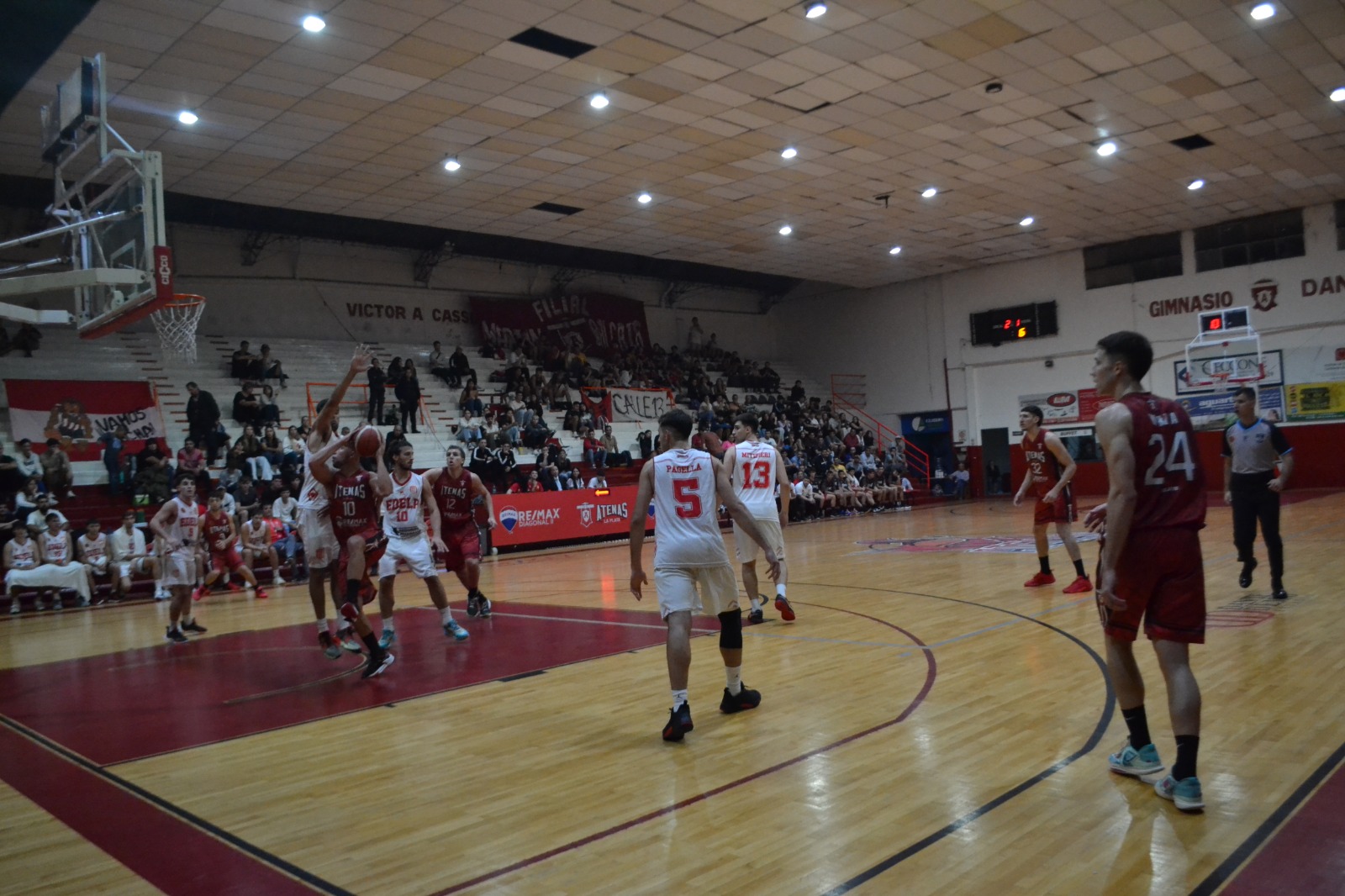 El duelo platense fue para Atenas