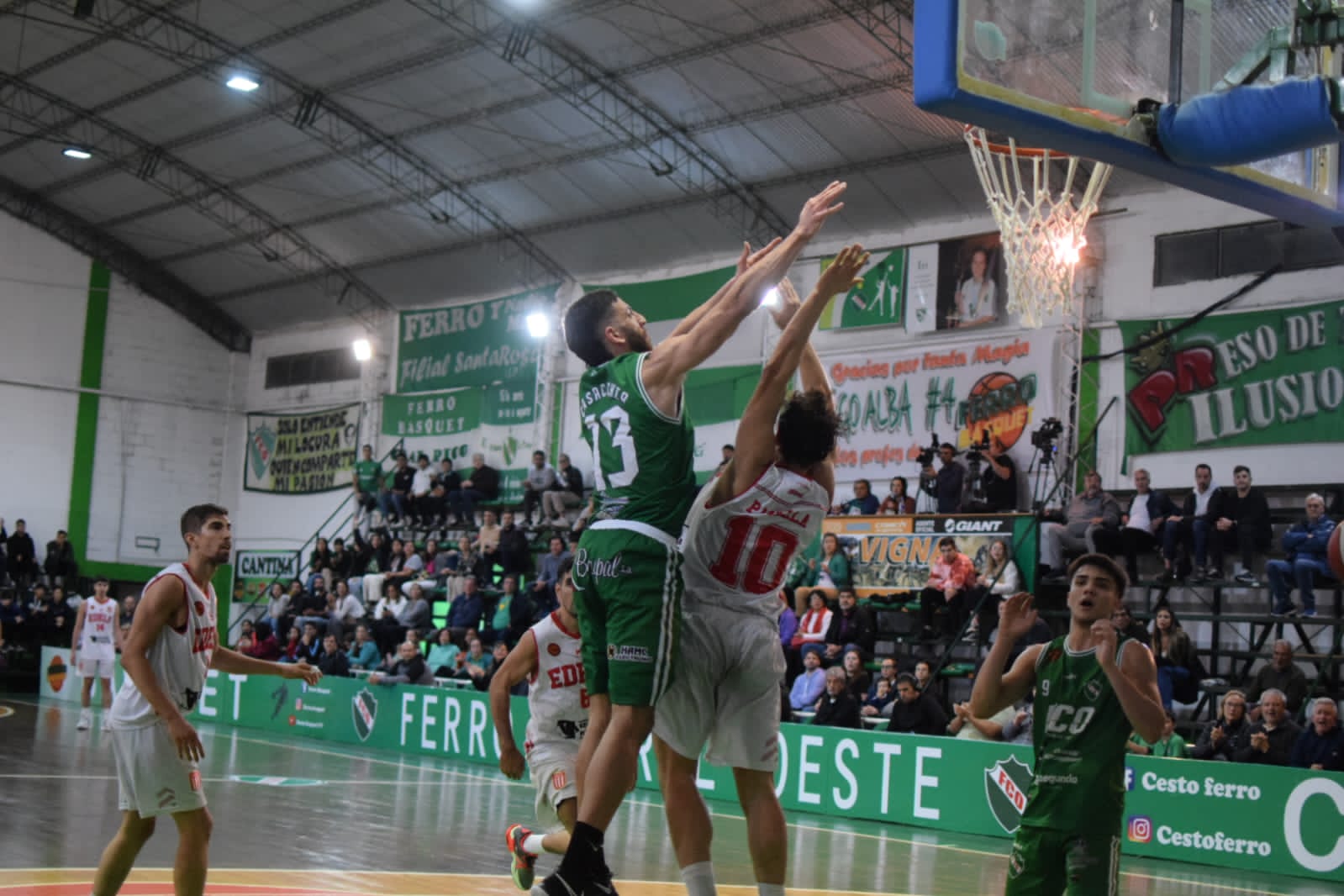 Ferro quiere despedirse de su gente con una victoria