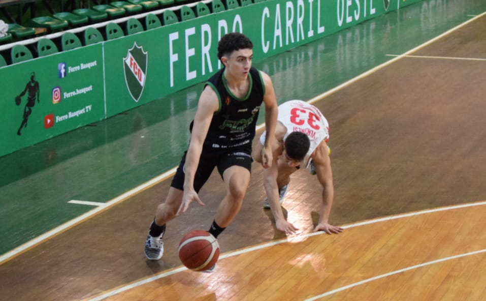 Ferro se quedó con el clásico y la clasificación