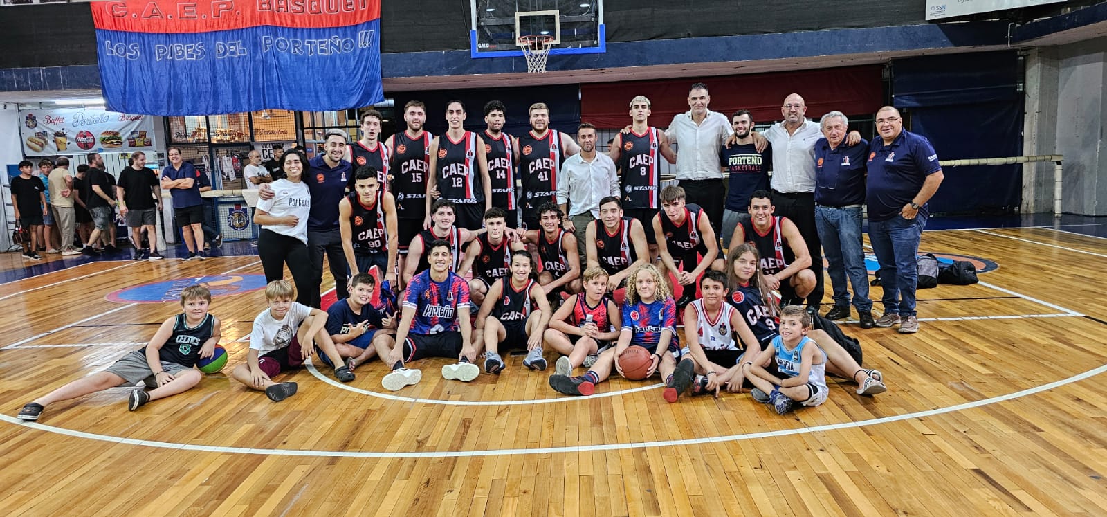 Estudiantil Porteño arrasó en el debut