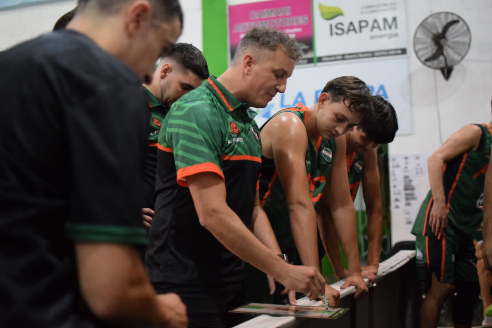 Ferro quiere mantener su buen arranque