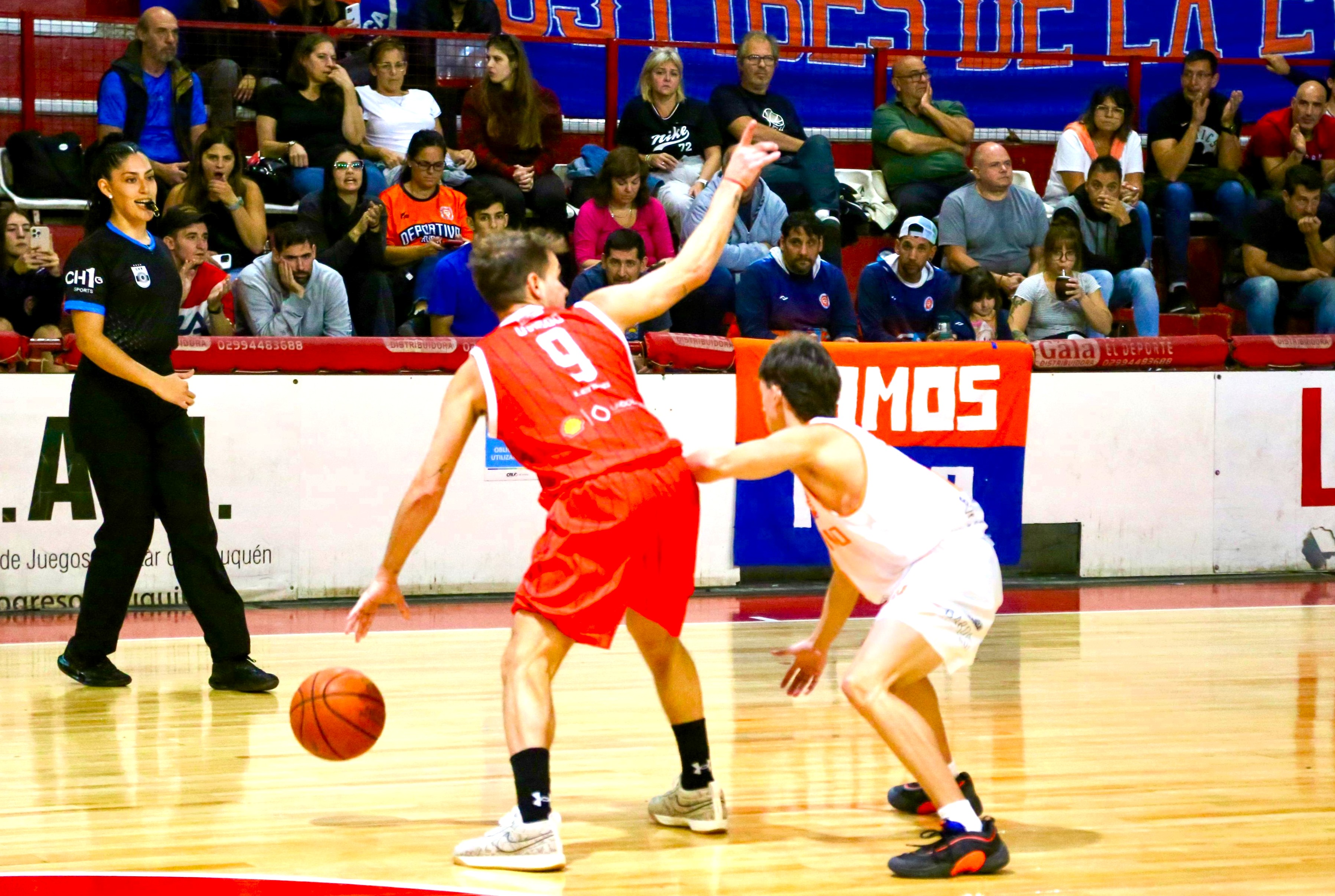 El Rojo de Neuquén venció a Deportivo Roca y es único escolta