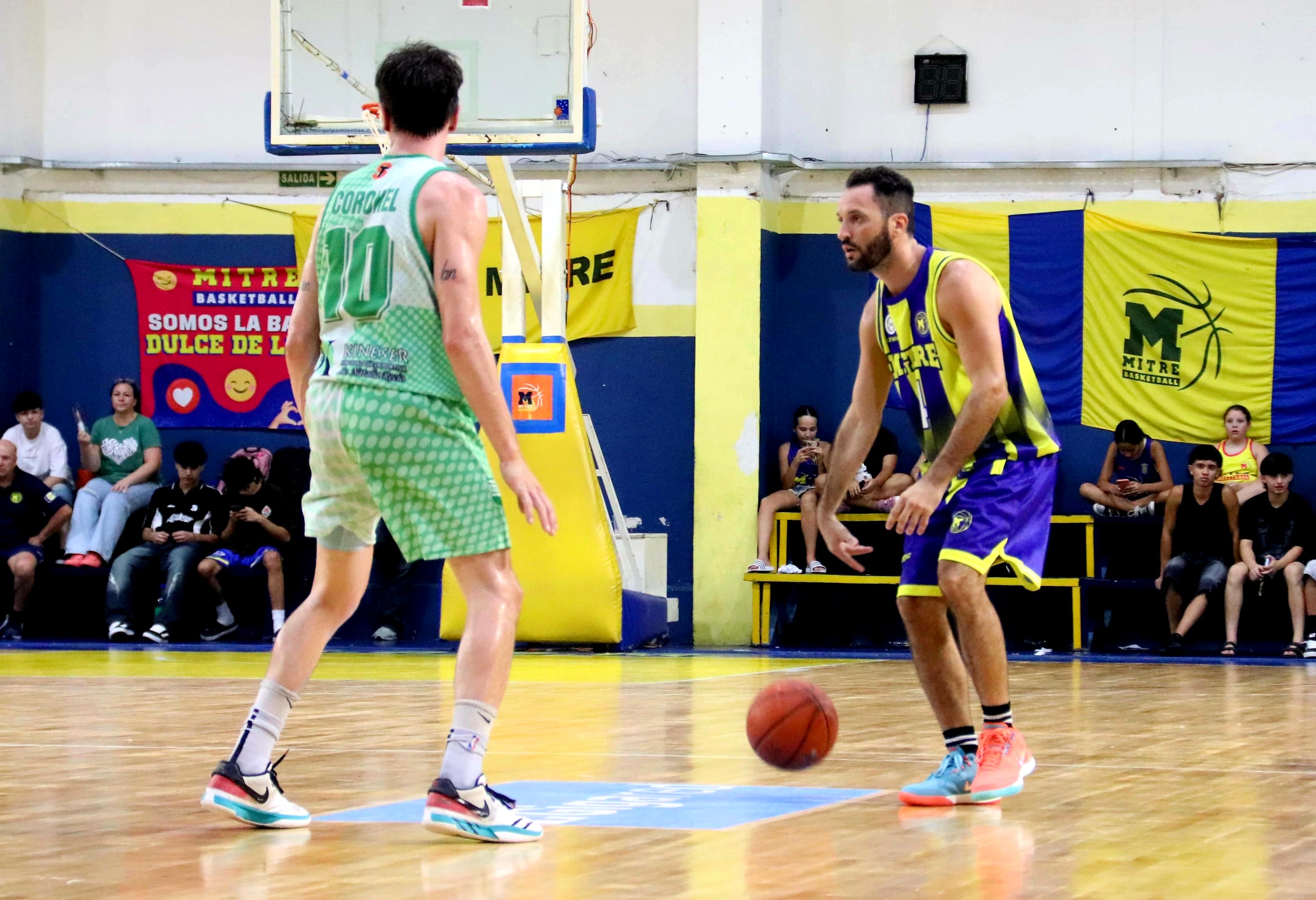 Mitre fue superior en el final para celebrar ante Hindú en el debut