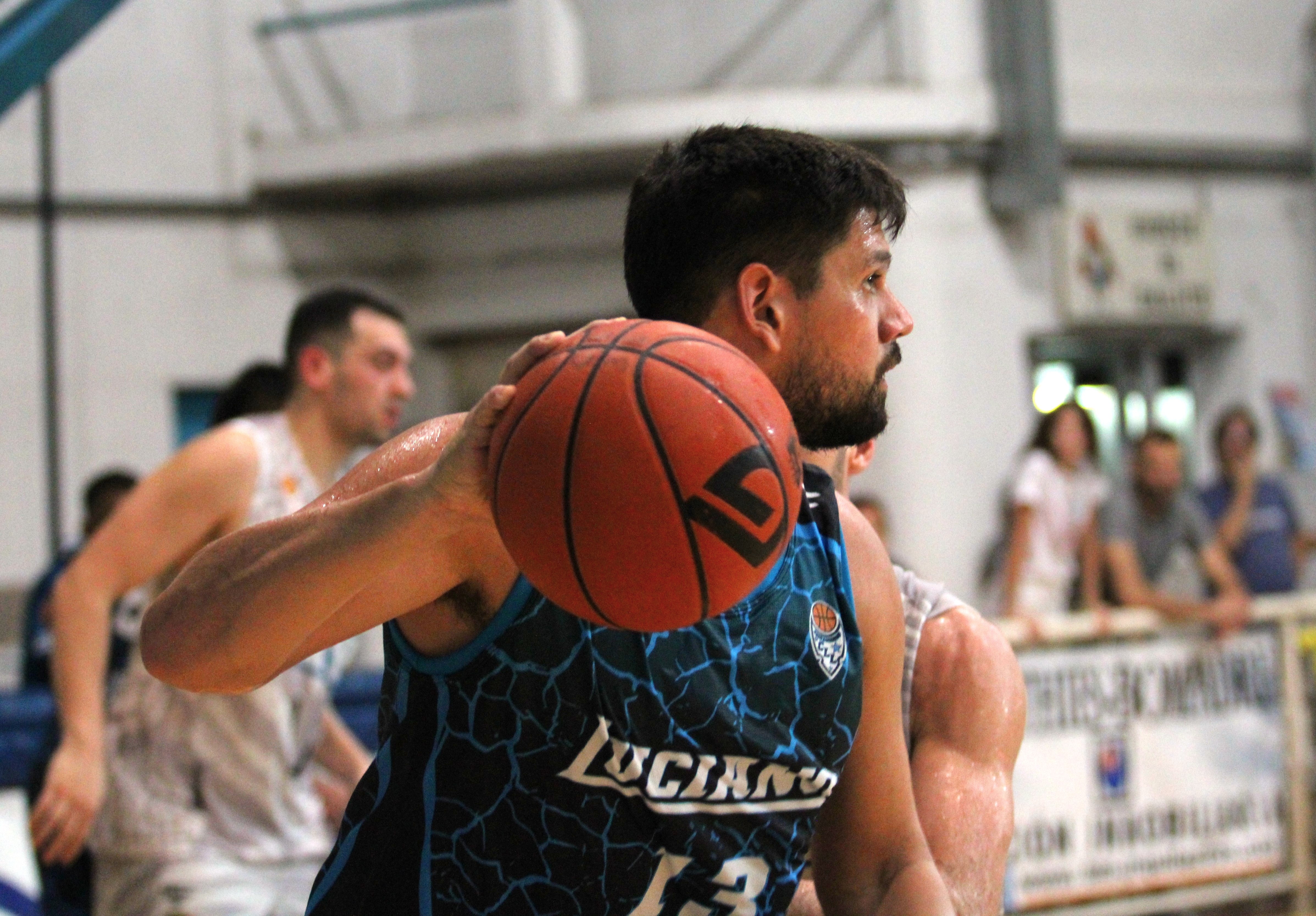 Luis Luciano debutó con un triunfo en casa ante Regatas de Uruguay