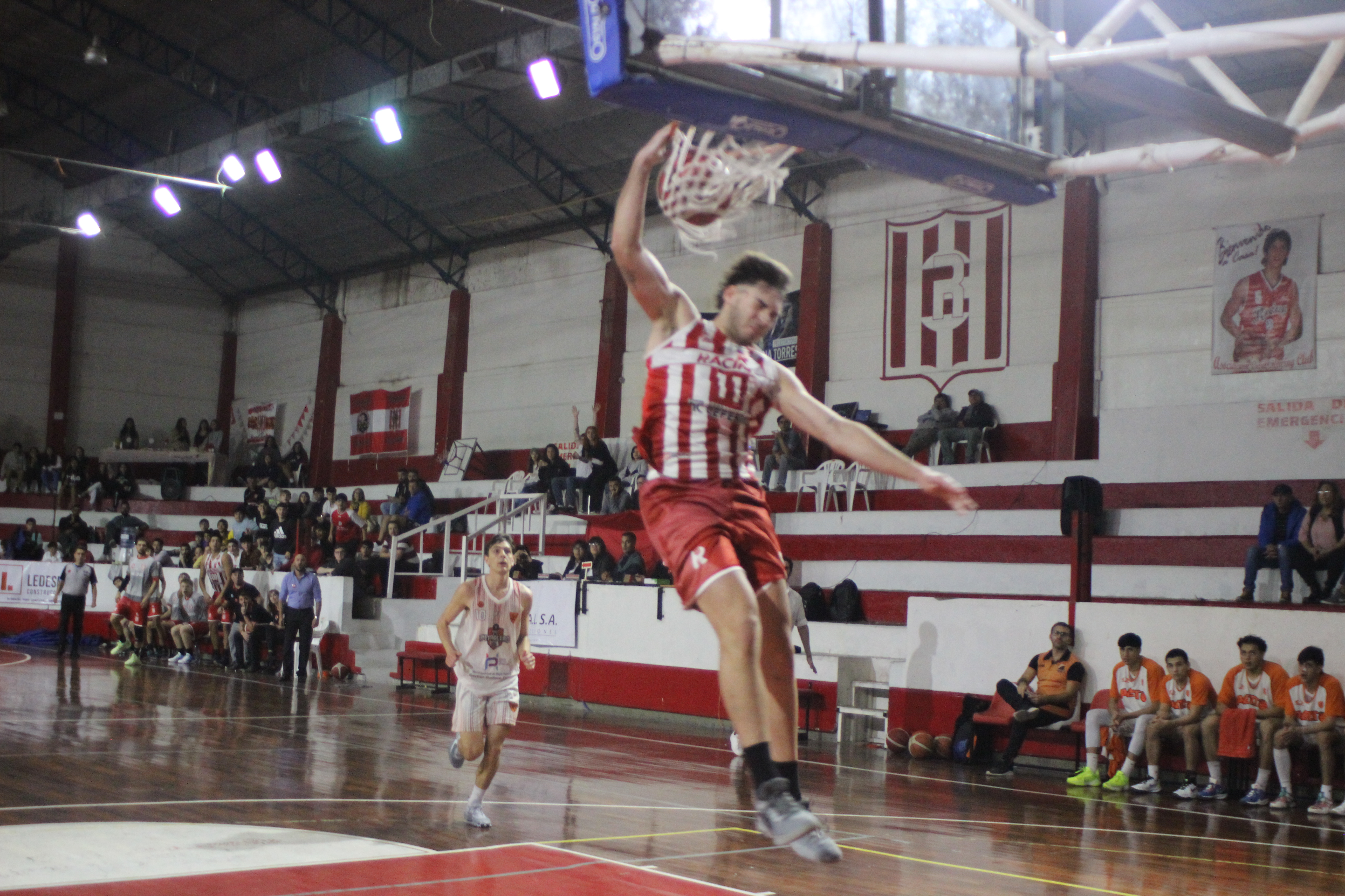 Racing de Trelew logró su segunda victoria en el campeonato 