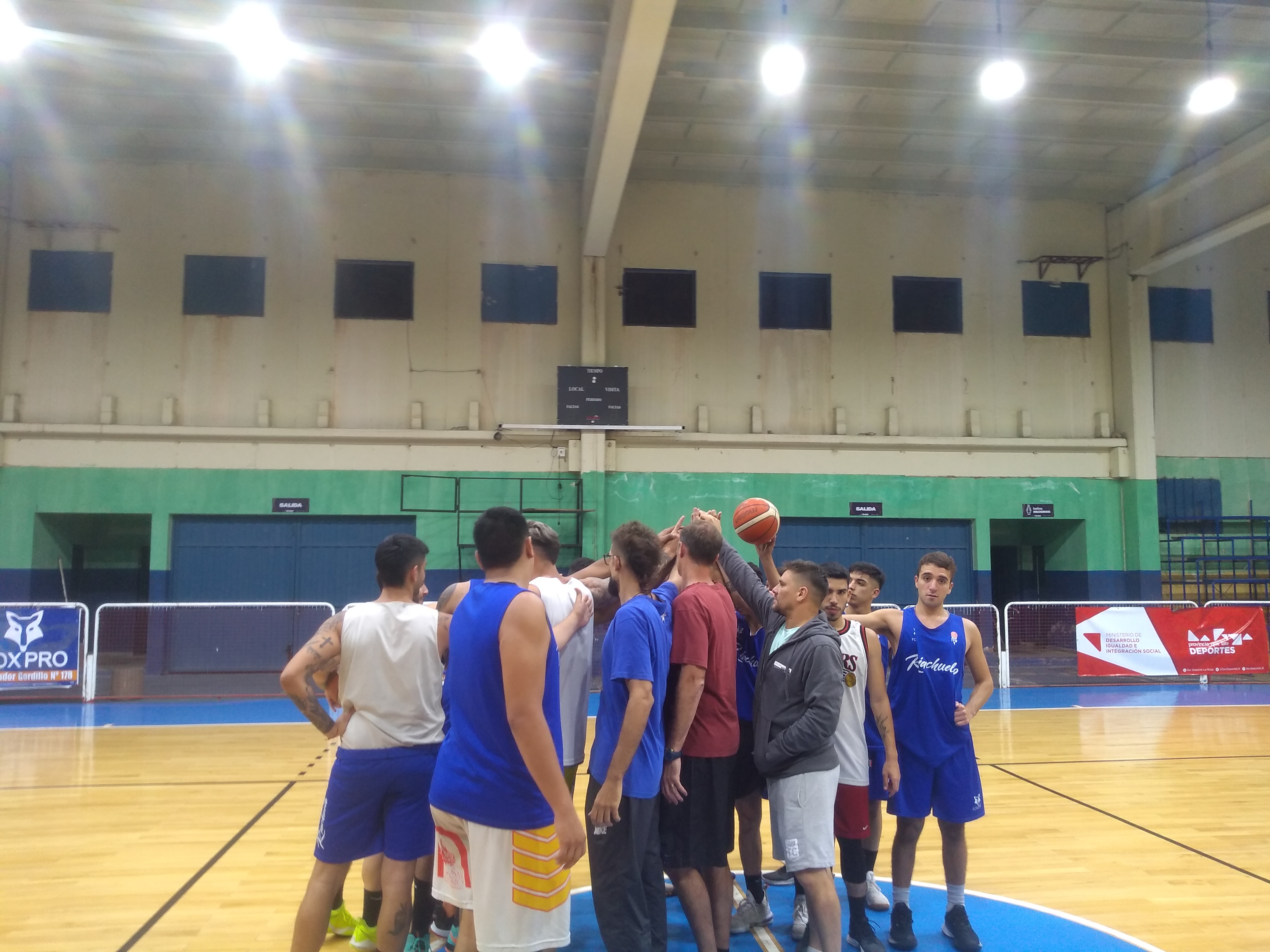 Riachuelo visita a Hindú en un duelo clave