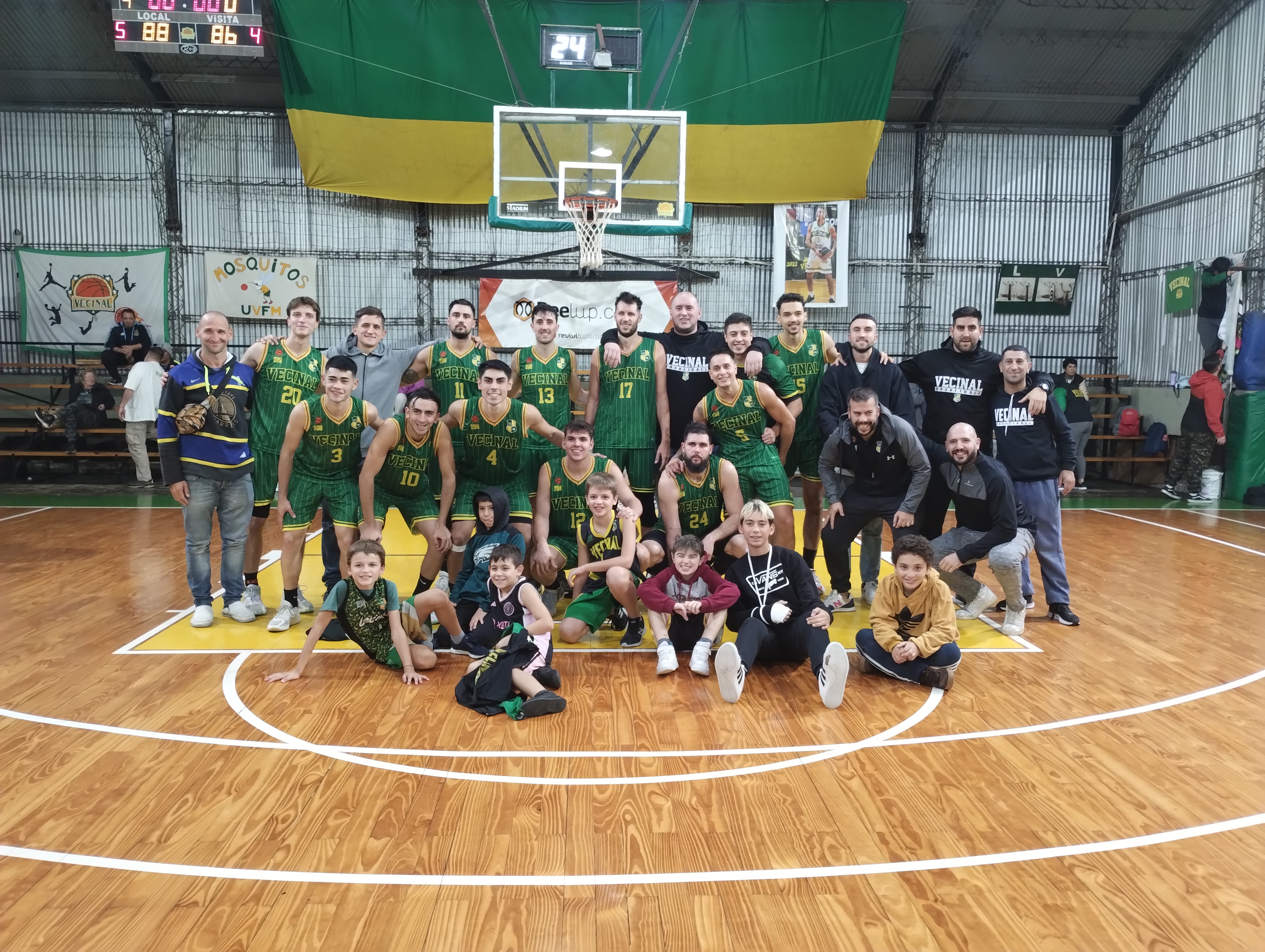 Vecinal de Munro ganó y sueña con los playoffs