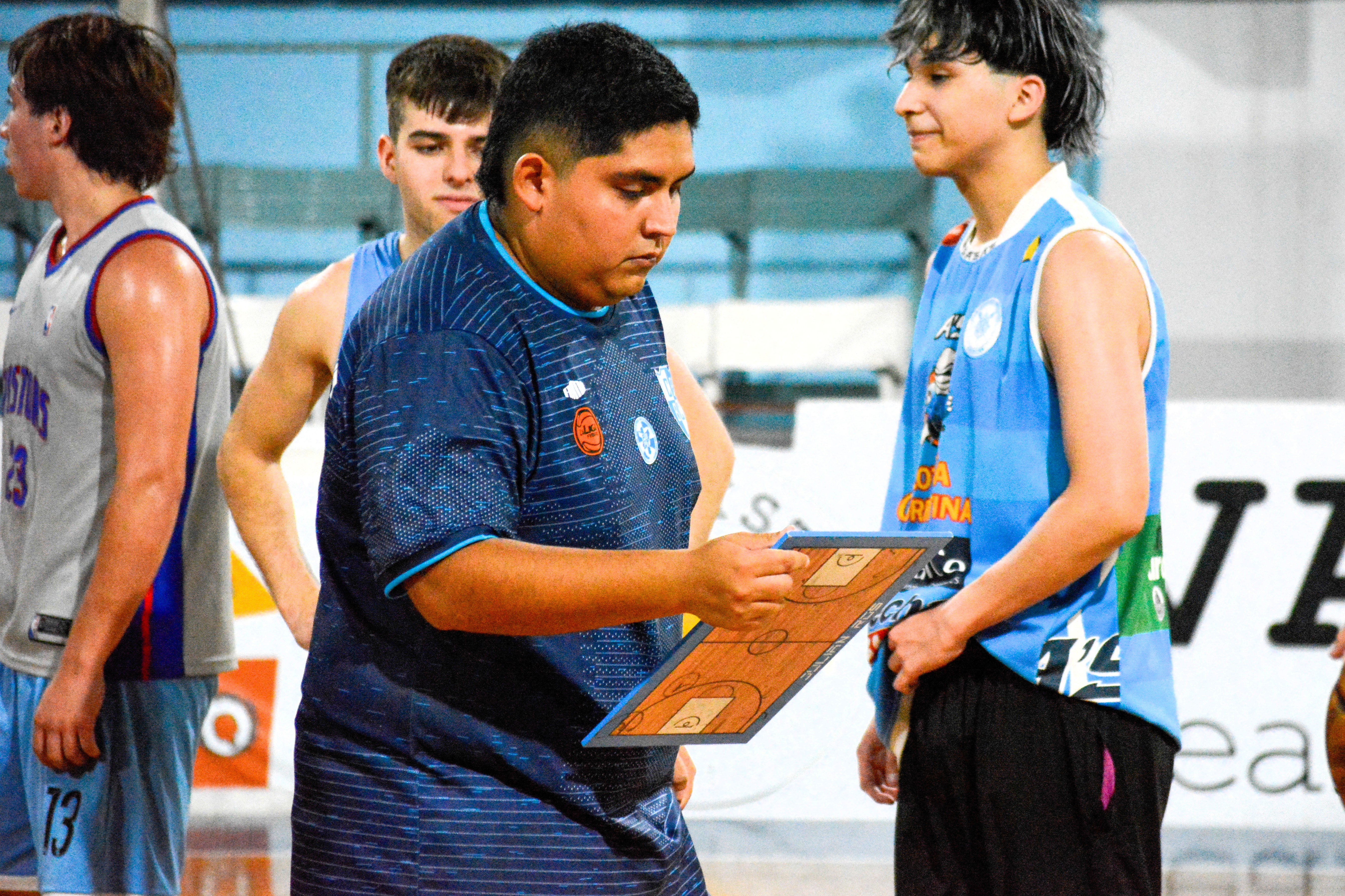 22 años y un sueño federal: Julián Ros, el entrenador más joven de la competencia
