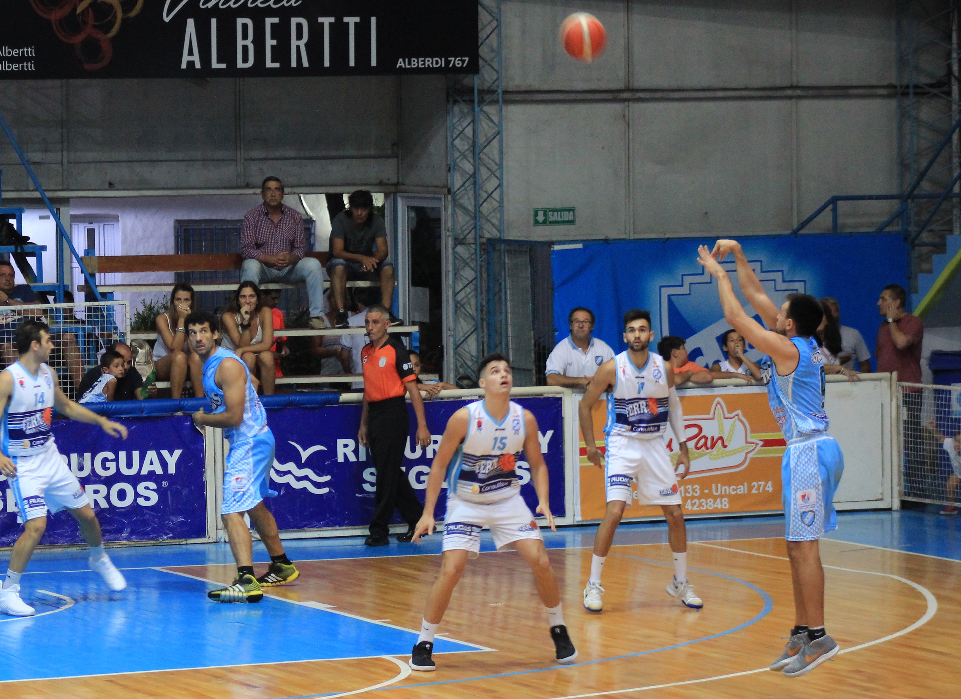 Regatas ganó con contundencia y sumó dos victorias en la doble fecha 