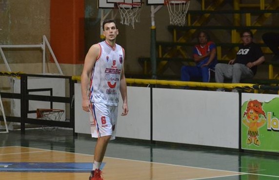 Cecchi: “Tenemos dos duelos contra un rival directo”
