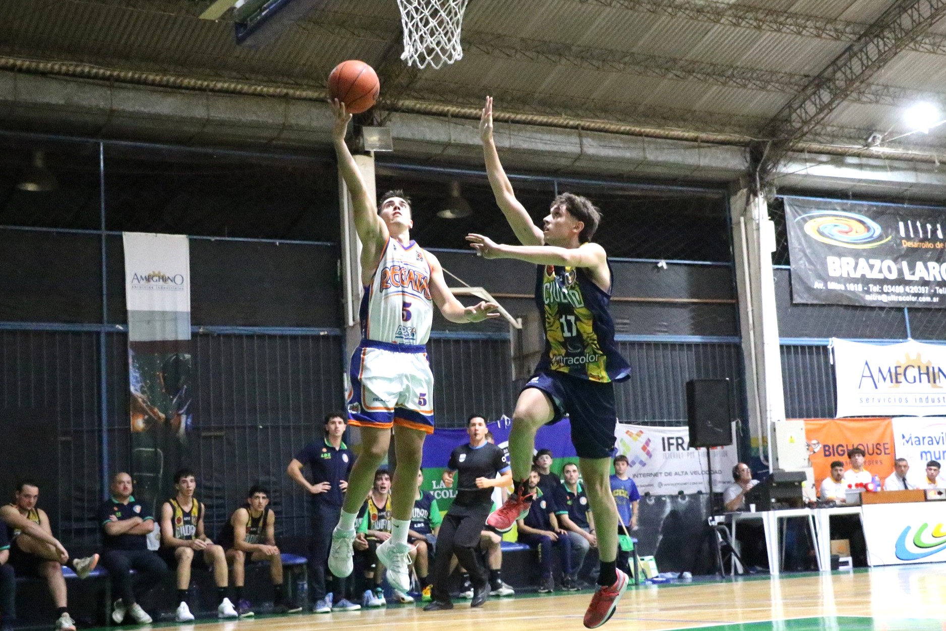 Regatas de San Nicolás fue contundente en Campana y sigue firme