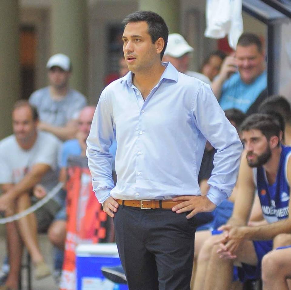 González continúa como entrenador en Independiente