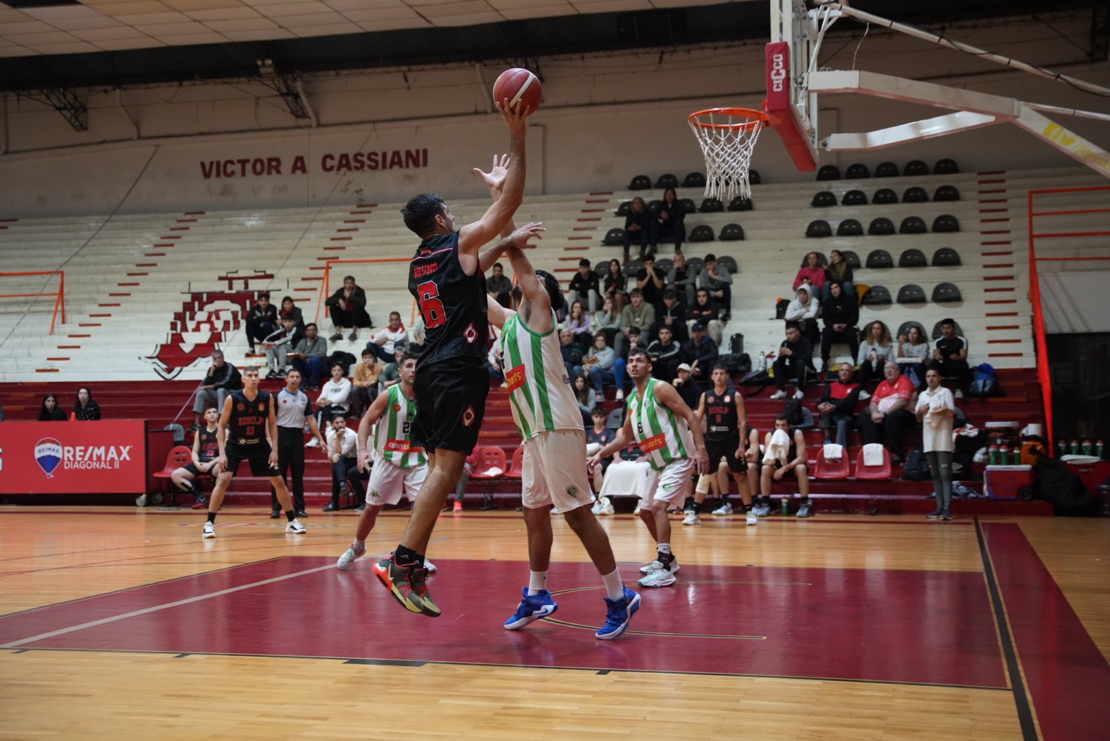 Estudiantes ganó y está en los playoffs