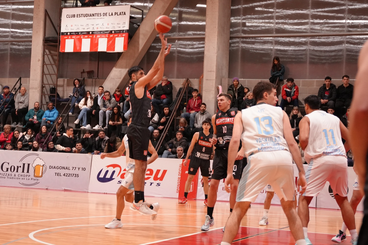 El Pincha remontó 20 puntos y forzó un tercer juego