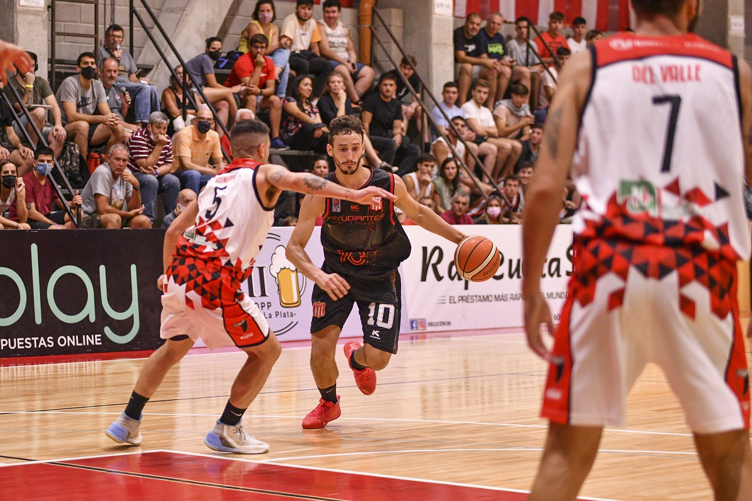 Colón sigue en racha y ganó en La Plata