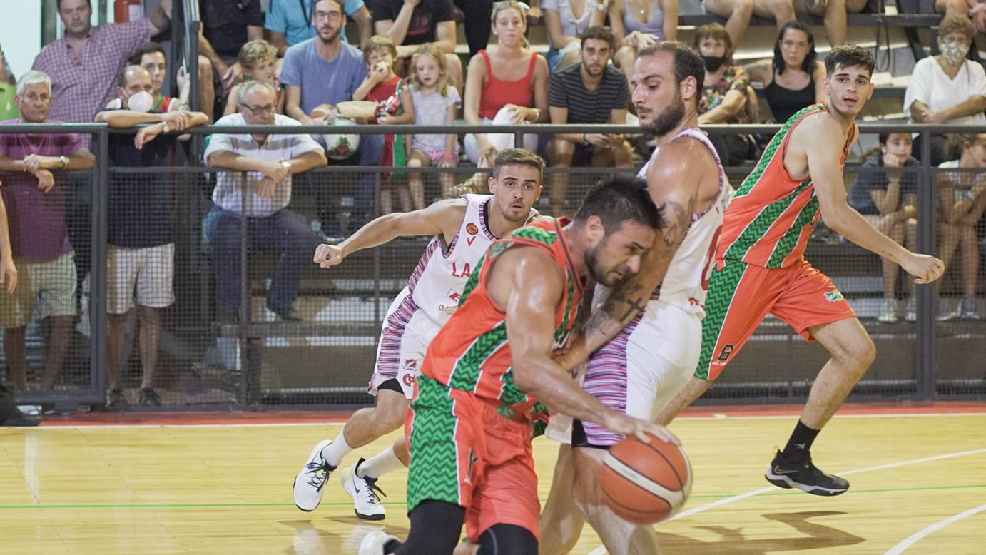 Neptunia venció a La Unión de Colón y trepó a la cima de la tabla