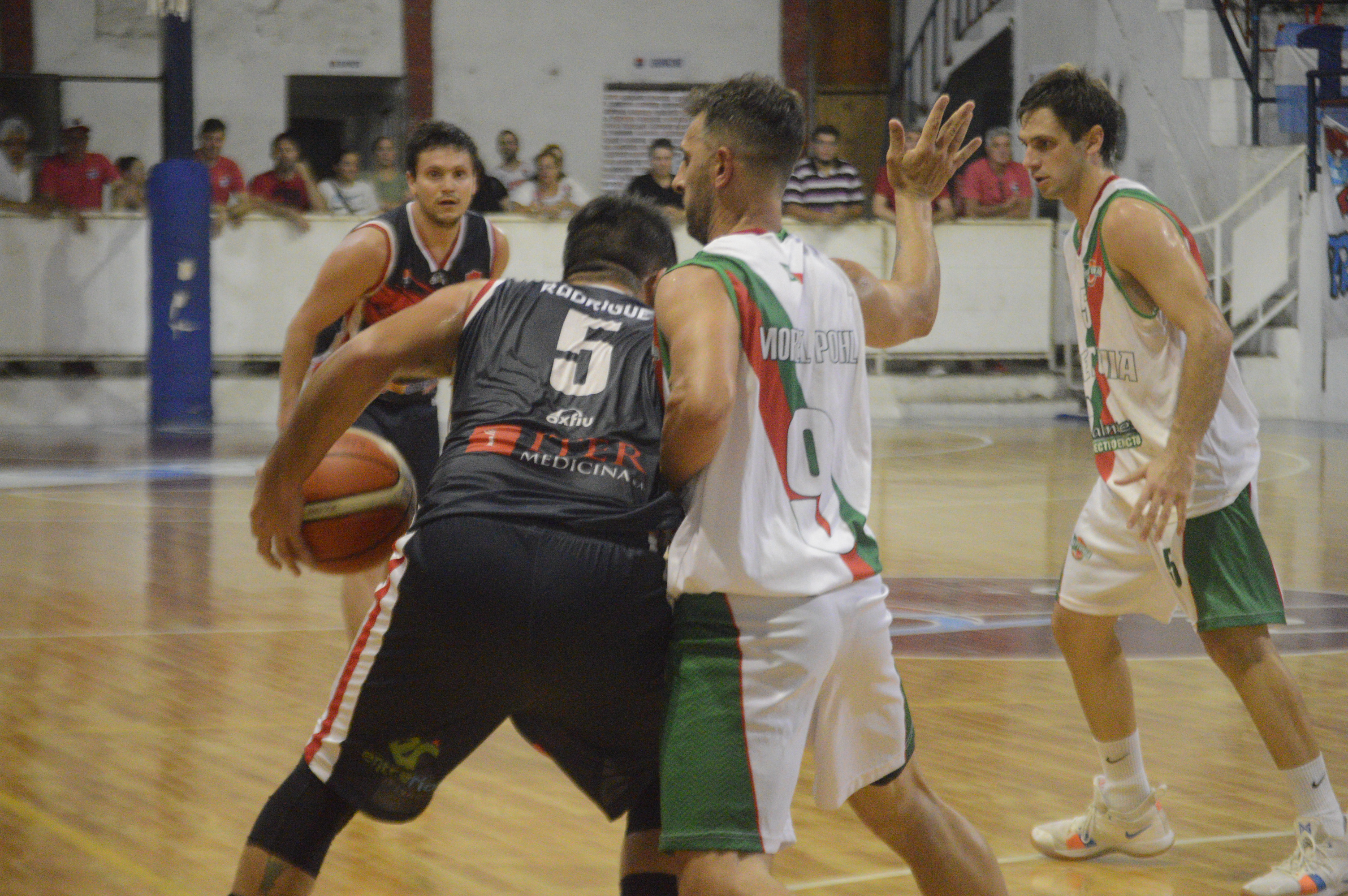 Olimpia volvió al triunfo ante Neptunia