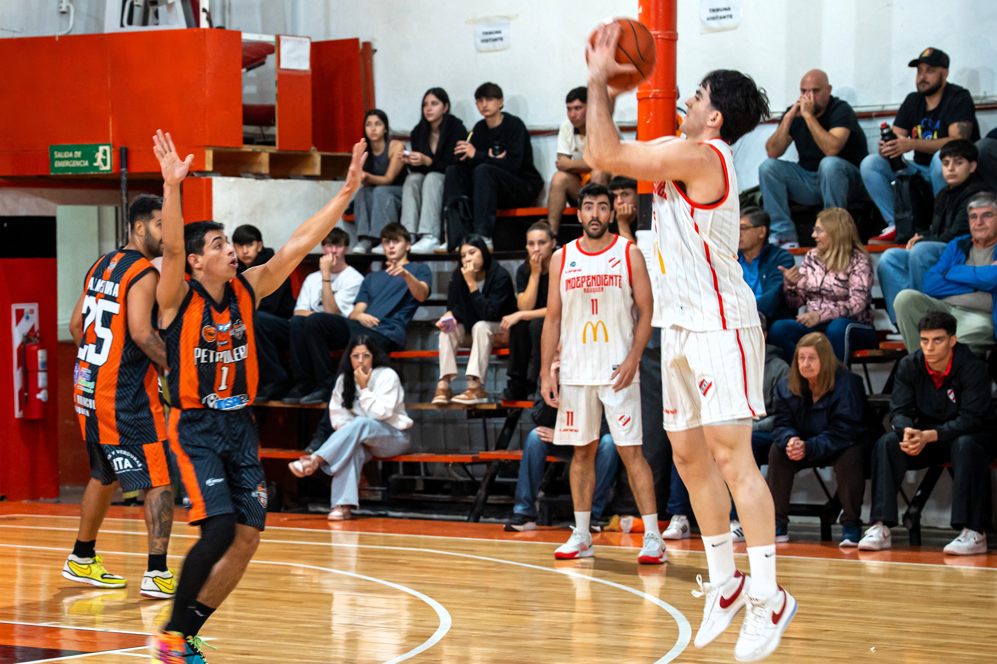 Triunfazo de Independiente de Neuquén ante Petrolero en un cierre ajustado