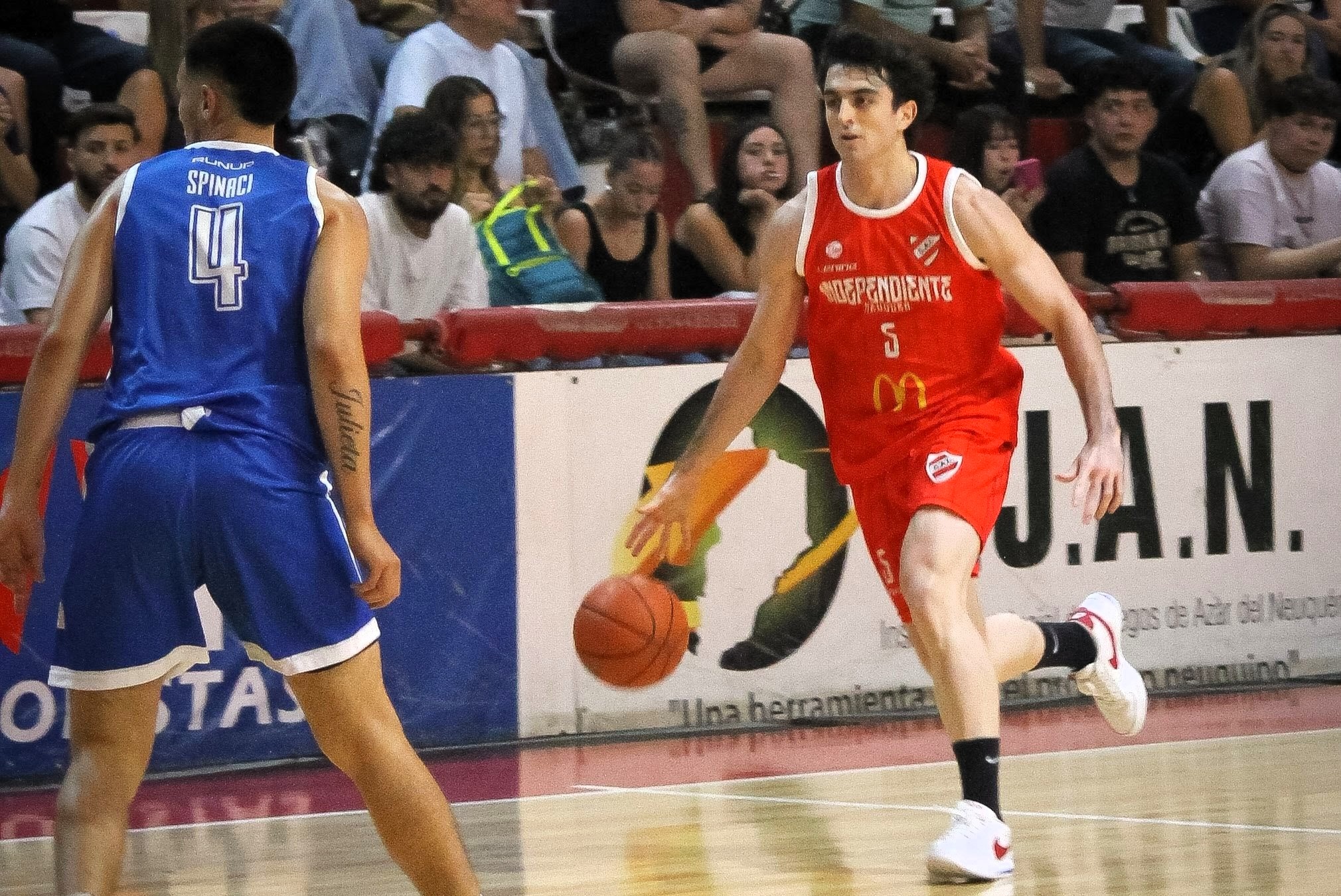 Independiente de Neuquén venció a Club Plottier y se mantiene invicto