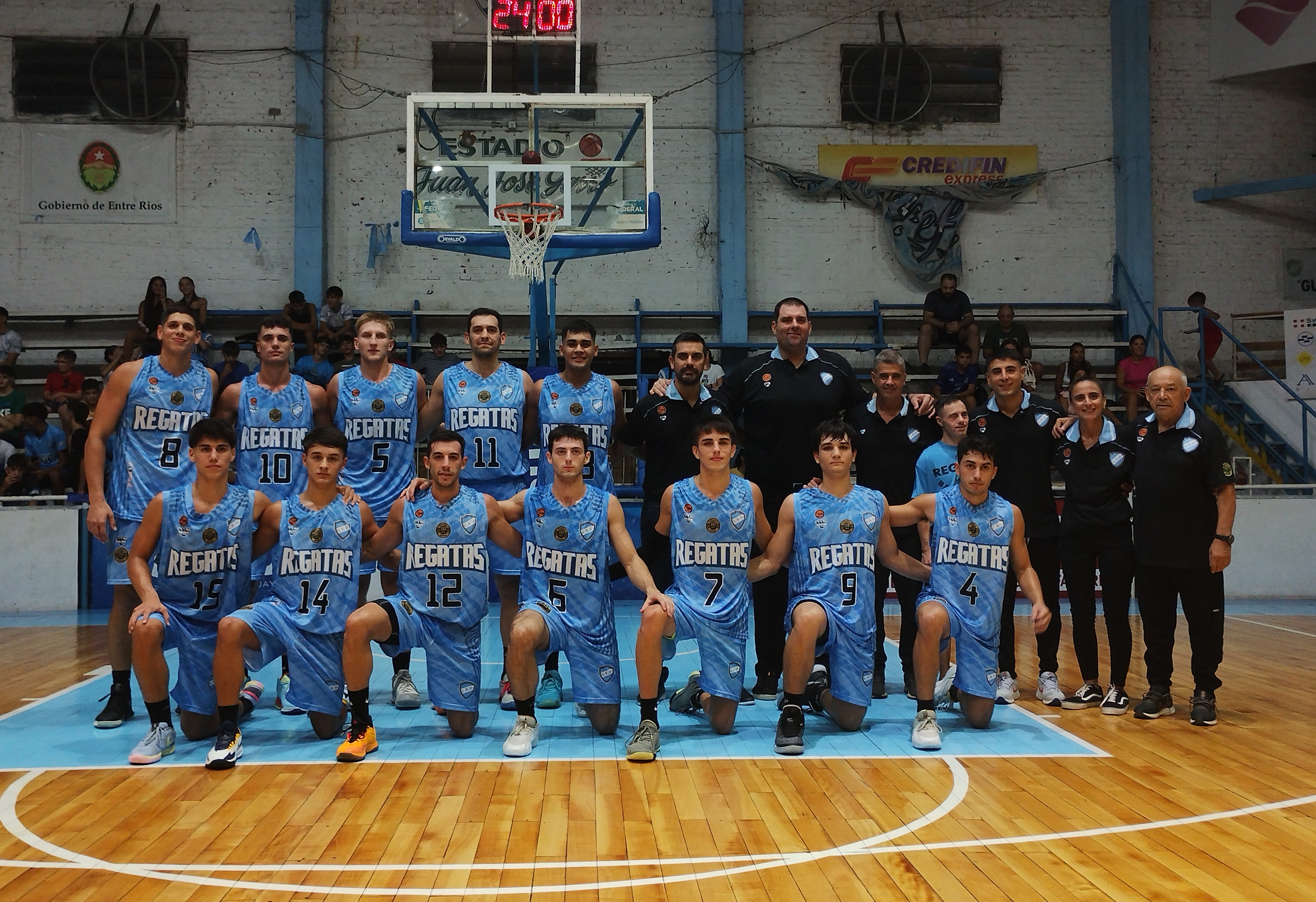 Regatas venció a BH en su debut