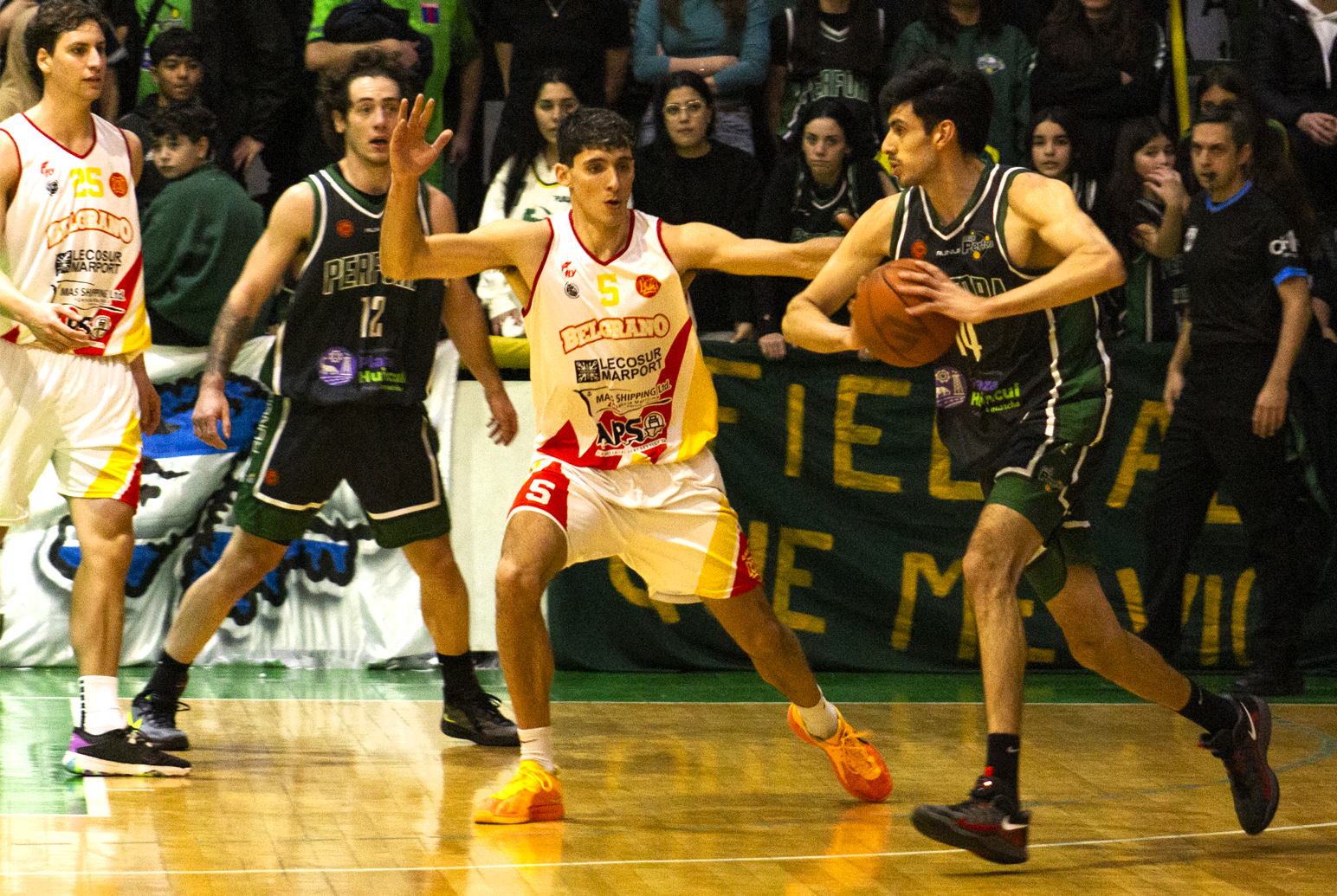 Perfora empató la serie con Belgrano y hoy habrá tercer juego en el Sur