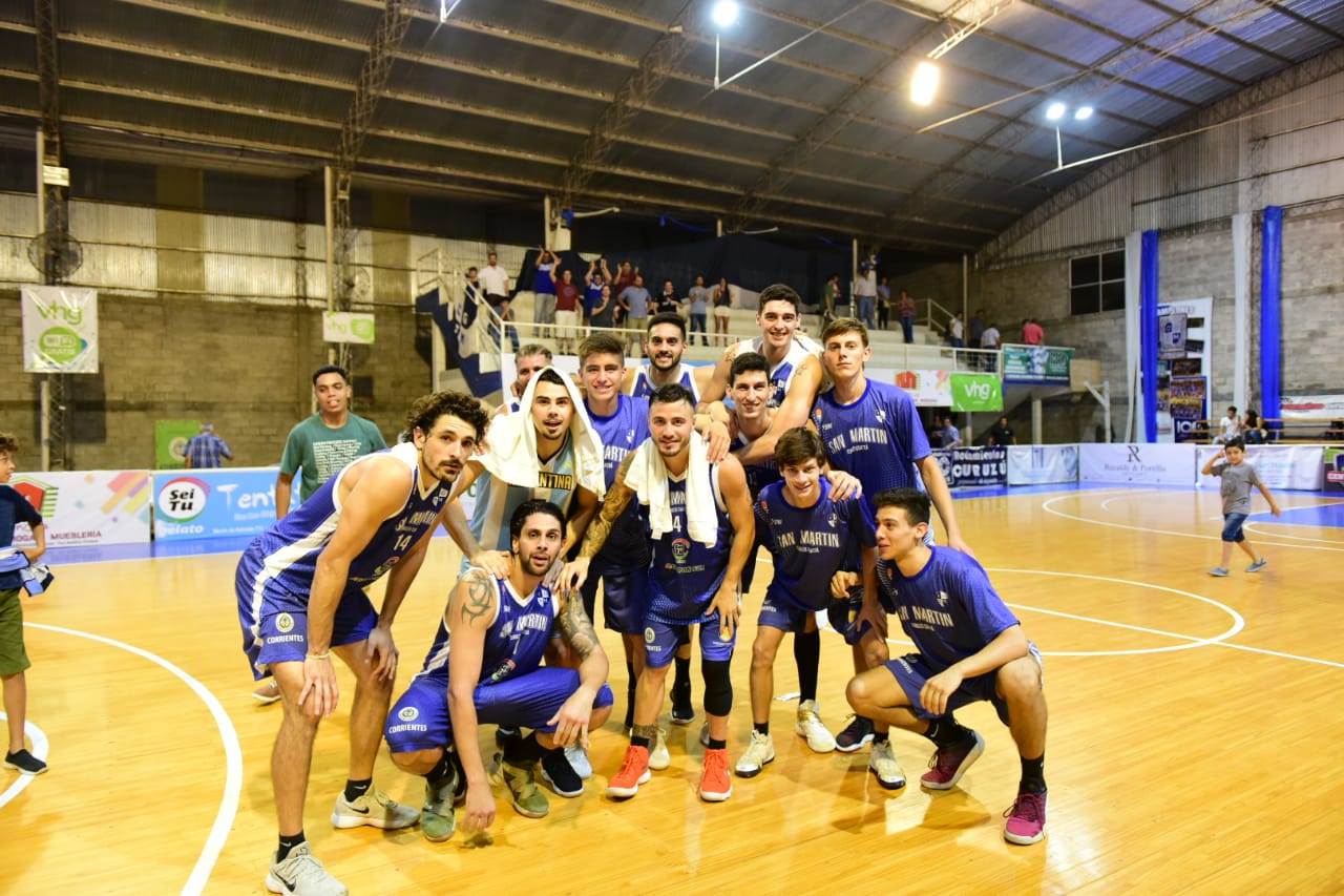 San Martín remontó un partido increíble ante Sarmiento y es líder