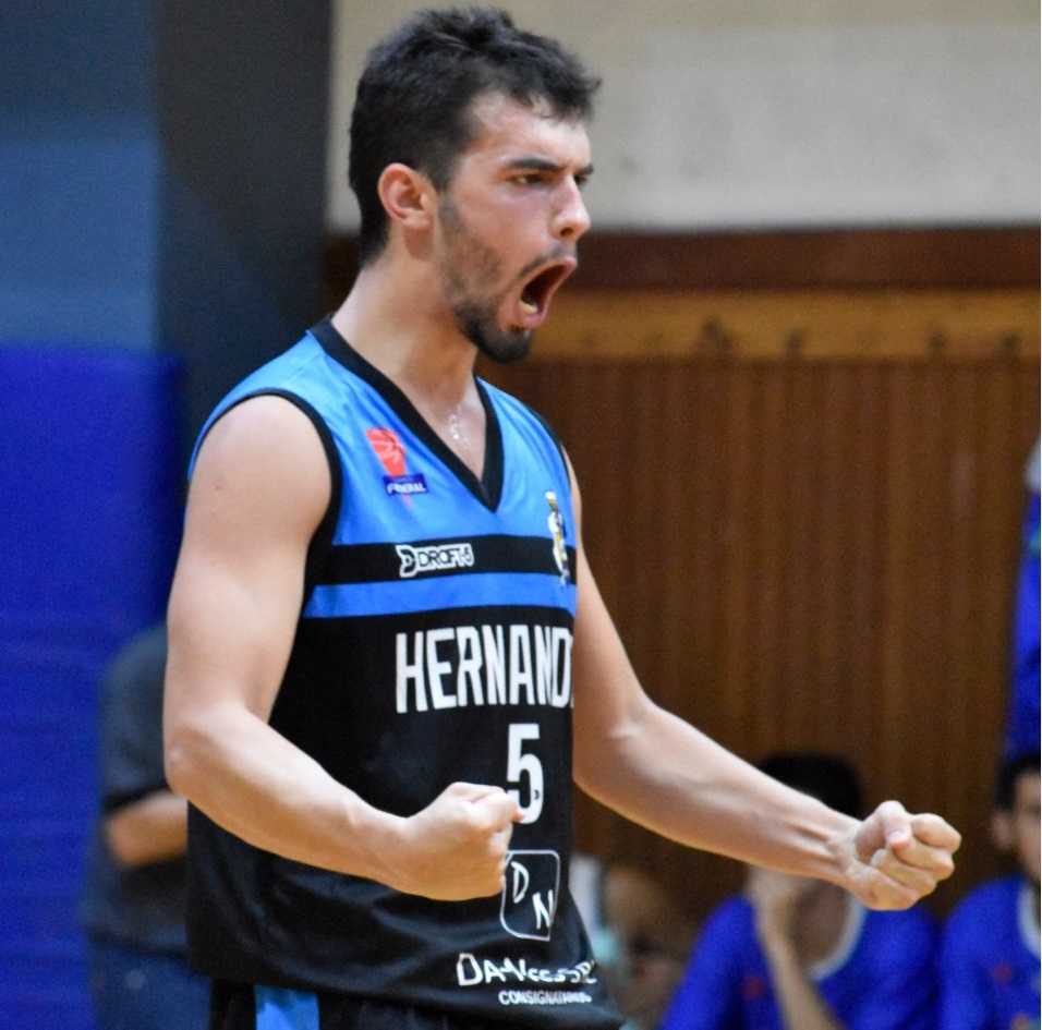 Hernández se mantiene en pelea