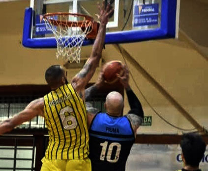 Pedro Echagüe avanzó en Mataderos