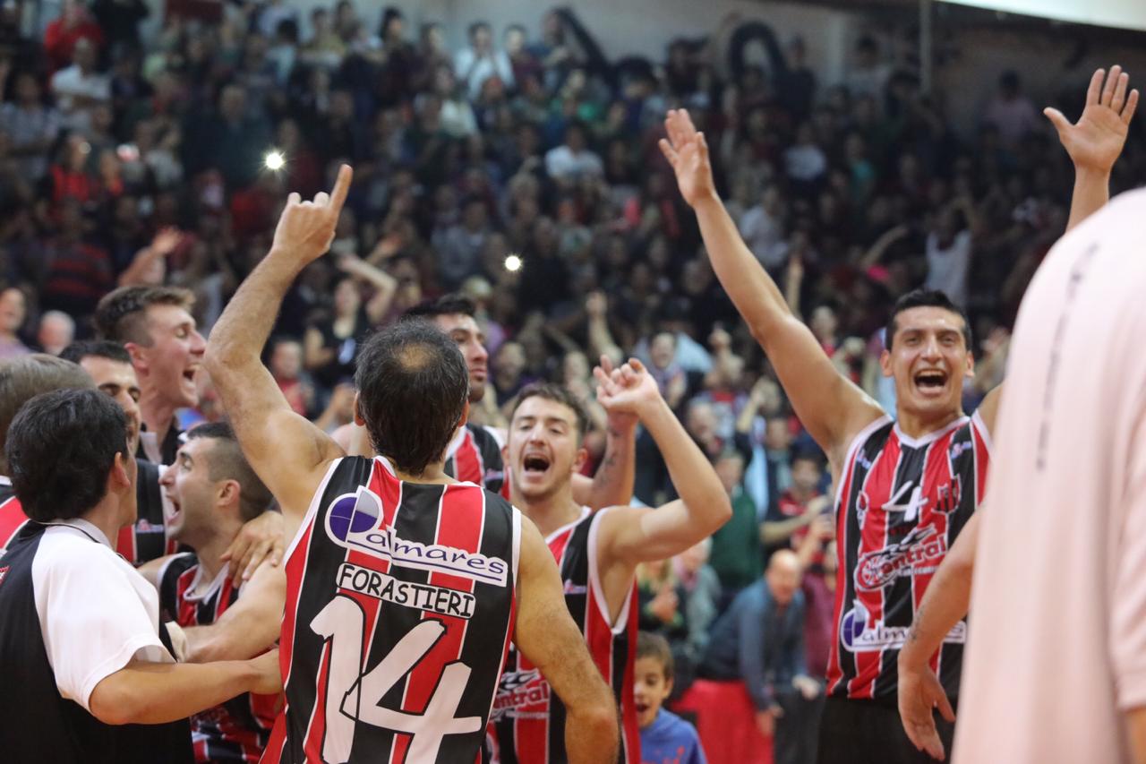 Central arrasó a Lanús y dio un paso gigante