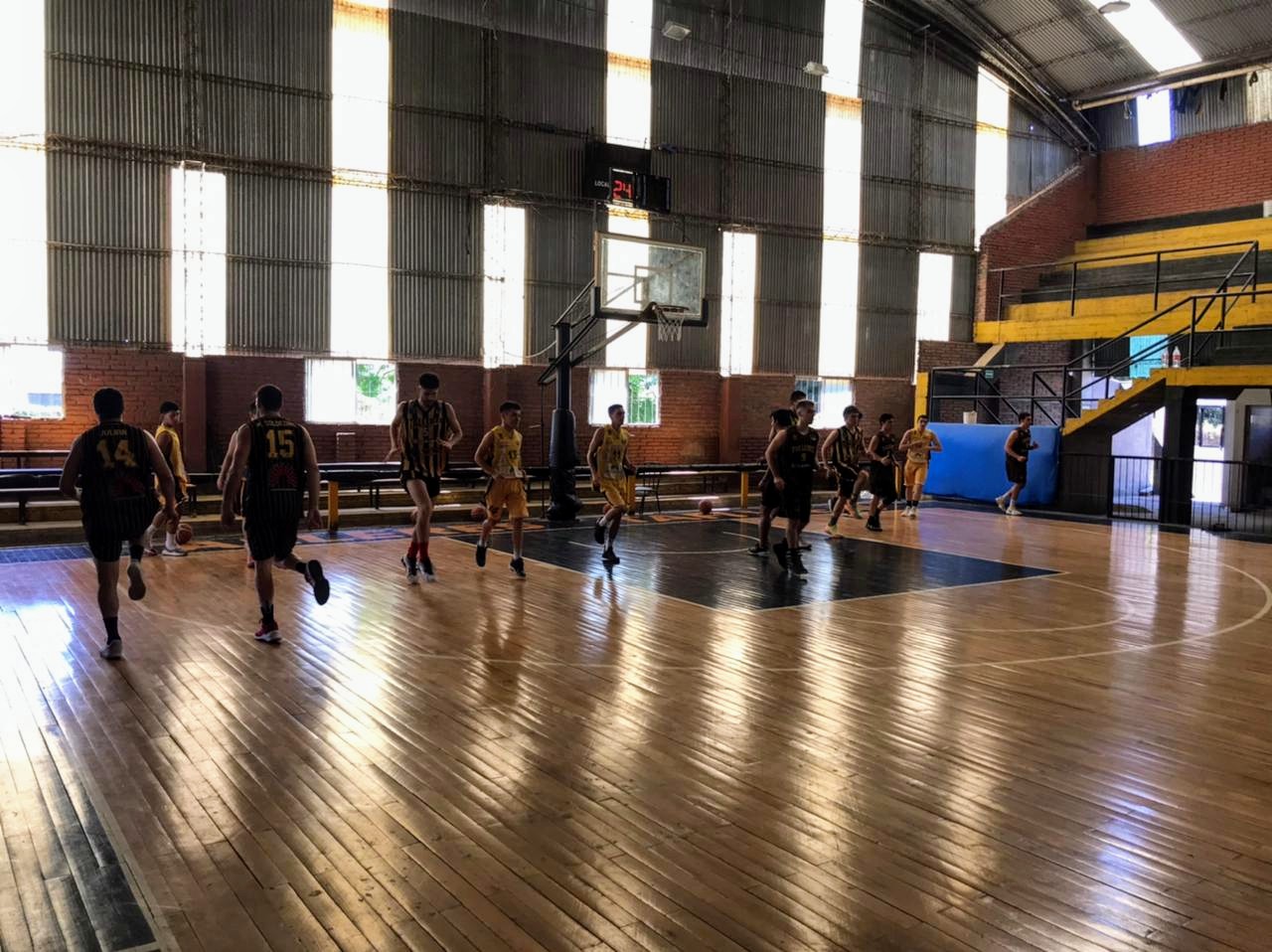 Plantel completo en Talleres de Tafí Viejo