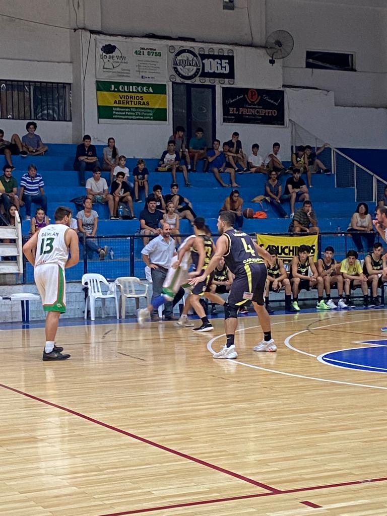 Neptunia ganó y sigue puntero