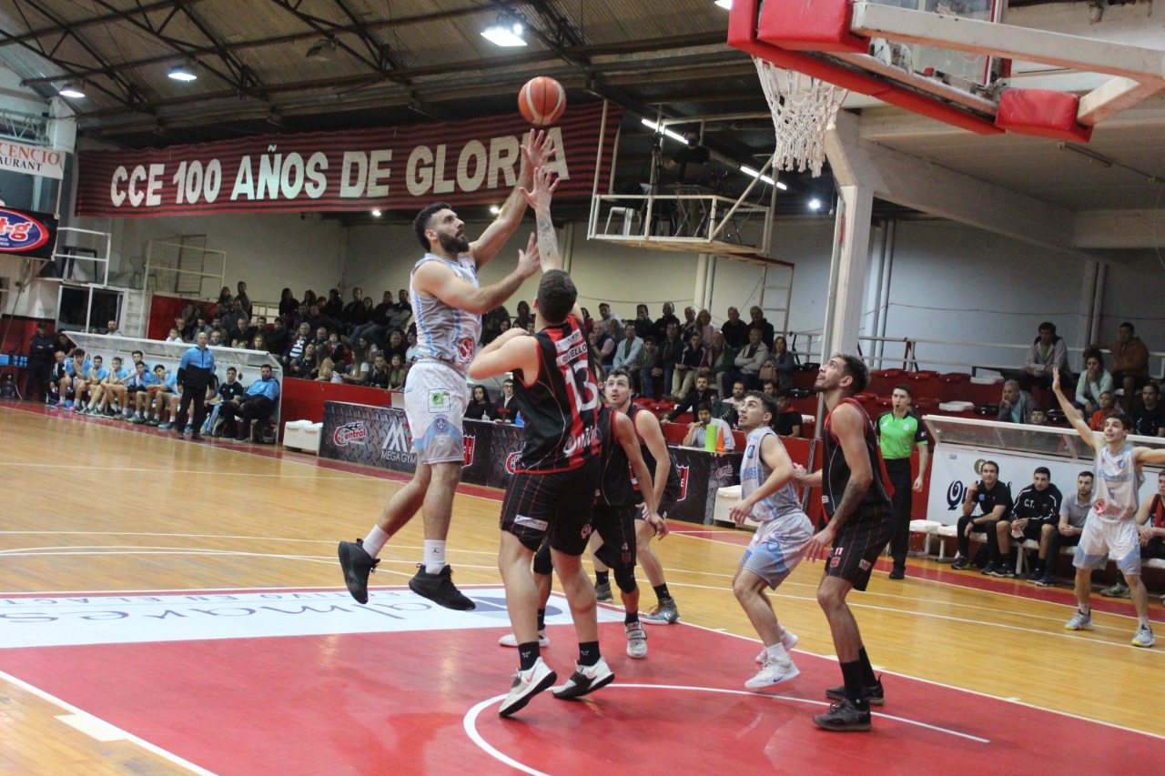 Regatas recibe a Central buscando empatar la serie