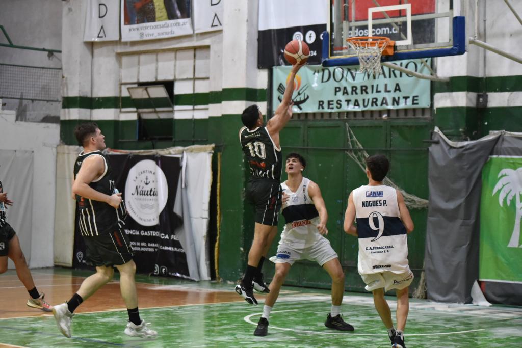 Racing se hizo fuerte frente a Ferro y festejó en su casa