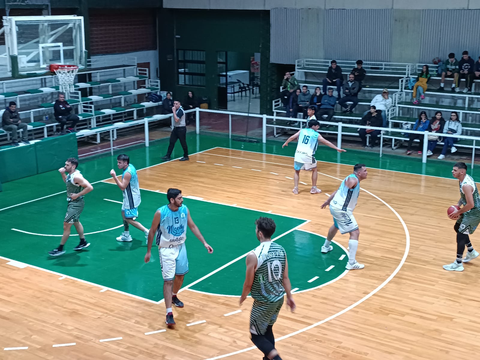 Mitre goleó a Nicolás Avellaneda y sueña con el tercer puesto de la NOA
