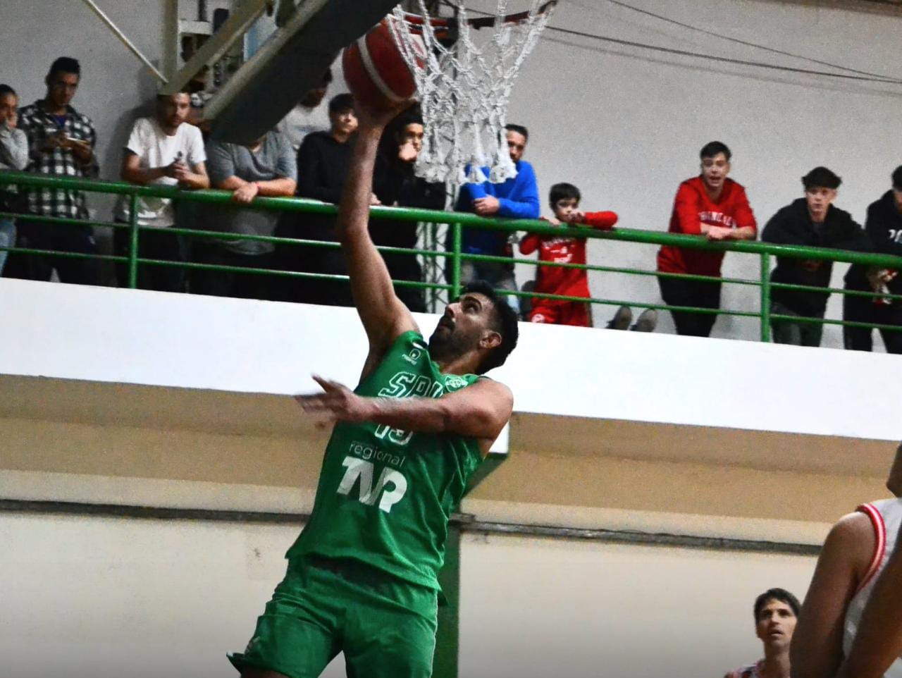 Sportsmen derrotó al líder en un partidazo