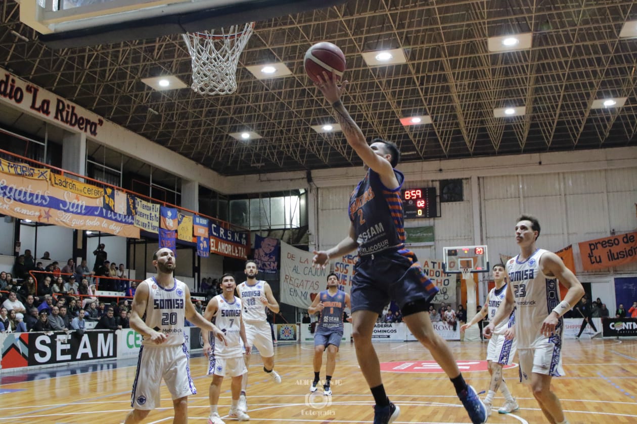 Regatas se quedó con el duelo de equipos nicoleños