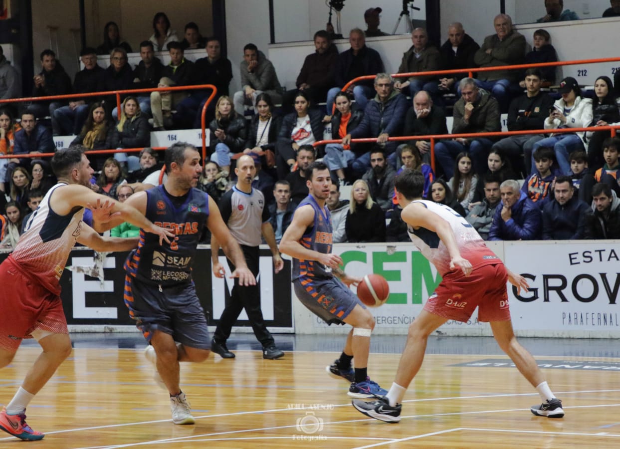 Regatas le ganó a Bochas Sport Club e igualó la serie