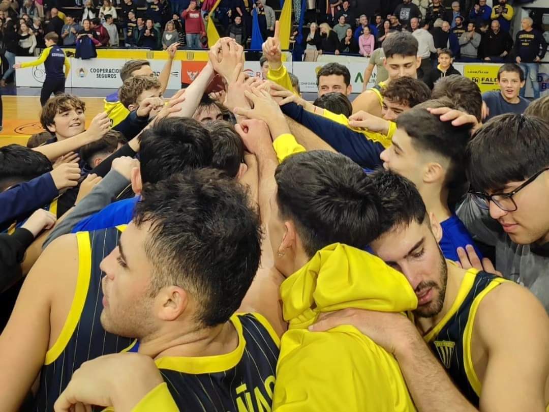 Centenario ratificó su localía y se metió en los octavos de final