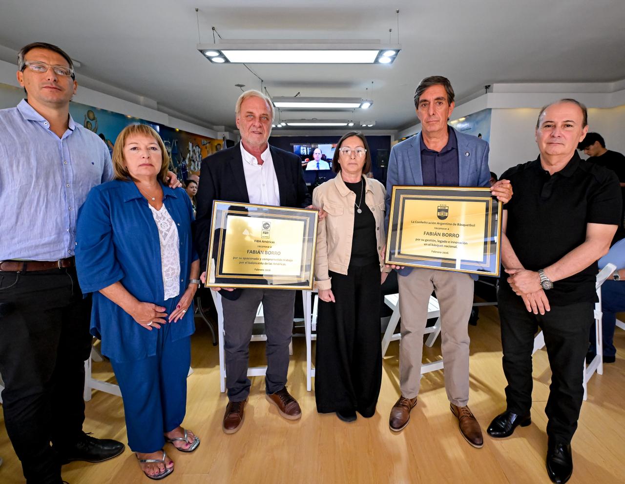 Emotivo homenaje a Fabián Borro con presencia de autoridades de FIBA y el básquet sudamericano
