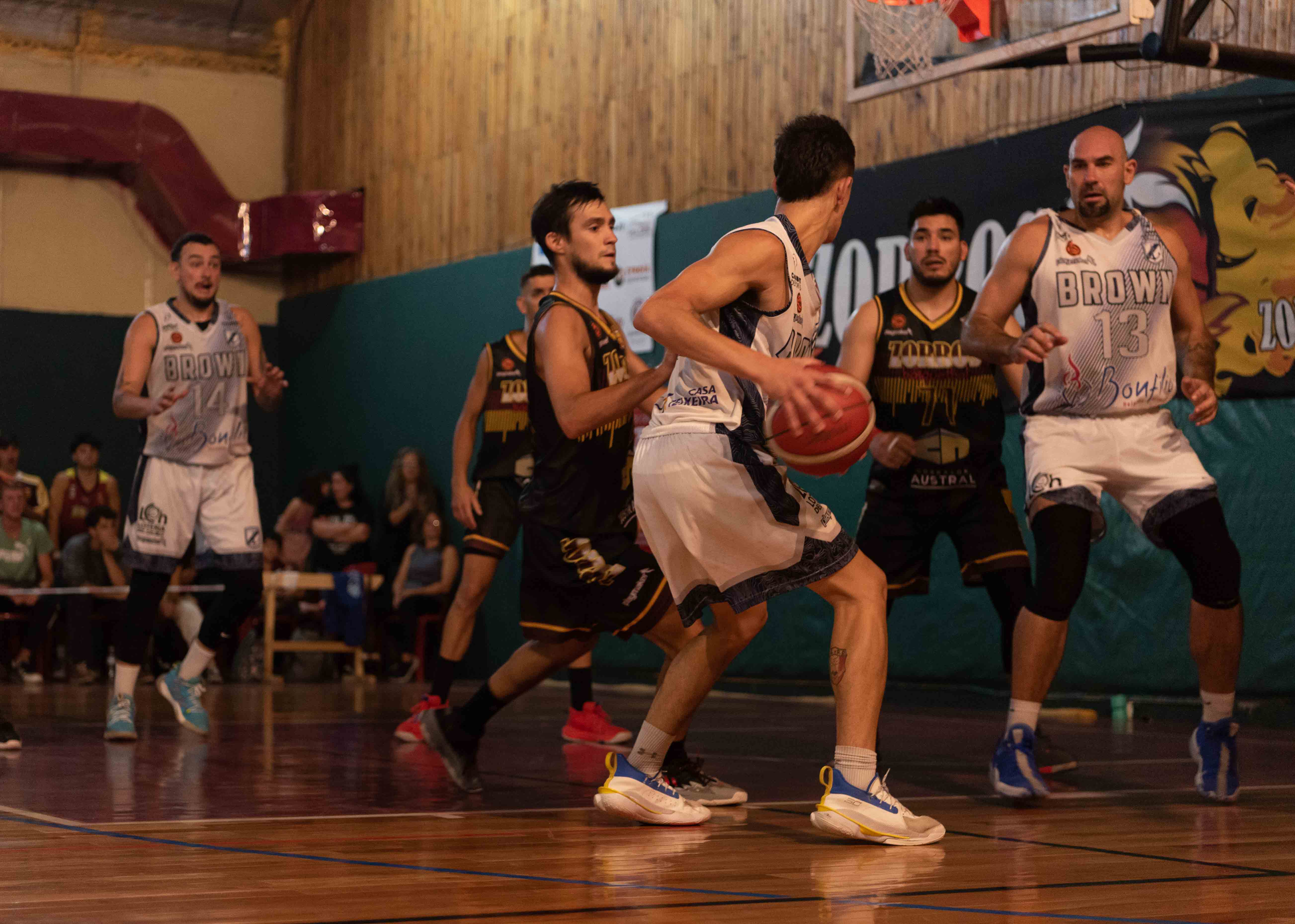 Brown derrotó a Zorros en San Martín de Los Andes