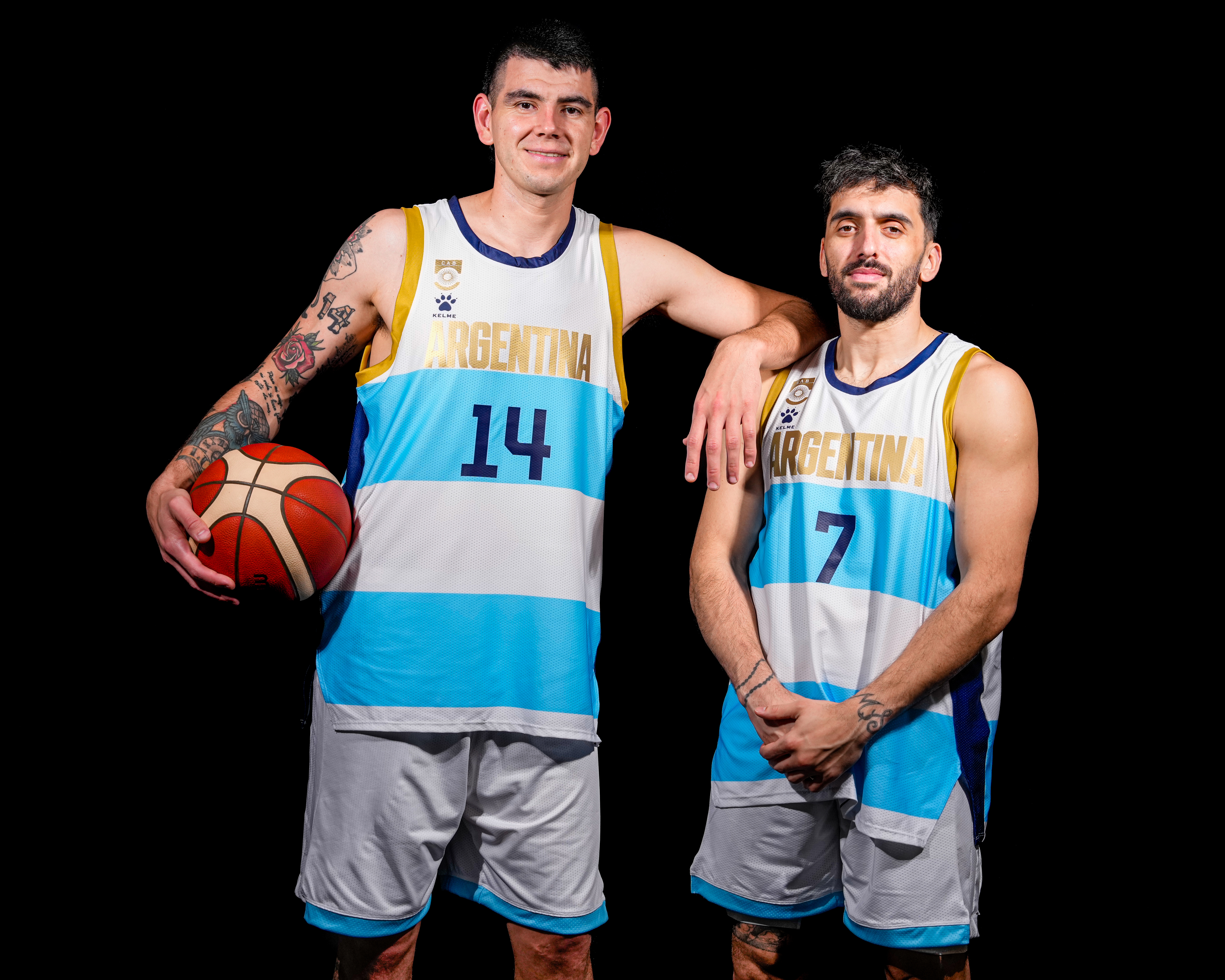 La Selección Argentina presentó su nueva camiseta Kelme, en homenaje a los 20 años del histórico Oro en Atenas