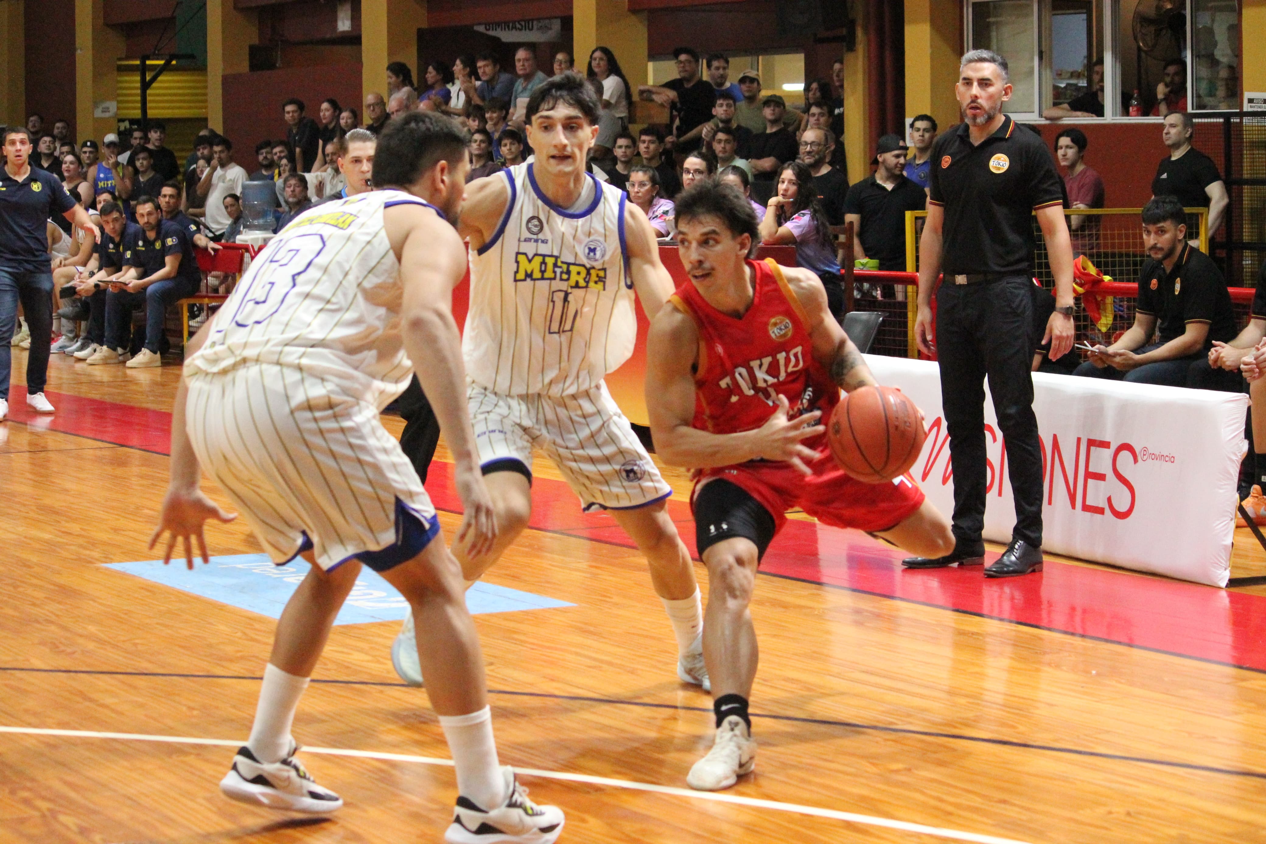 Tokio se adueñó del clásico posadeño con una bandeja sobre la chicharra