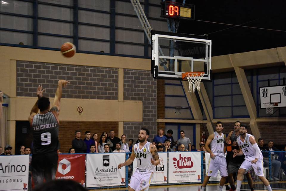 Bell derrotó a GEPU en un partidazo