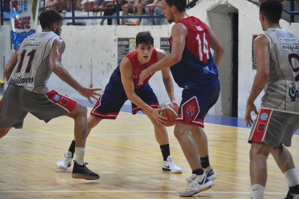 Olimpia de Paraná volvió a sumar en casa