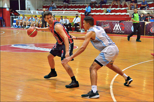 Central Entrerriano superó a Regatas y estiró su racha