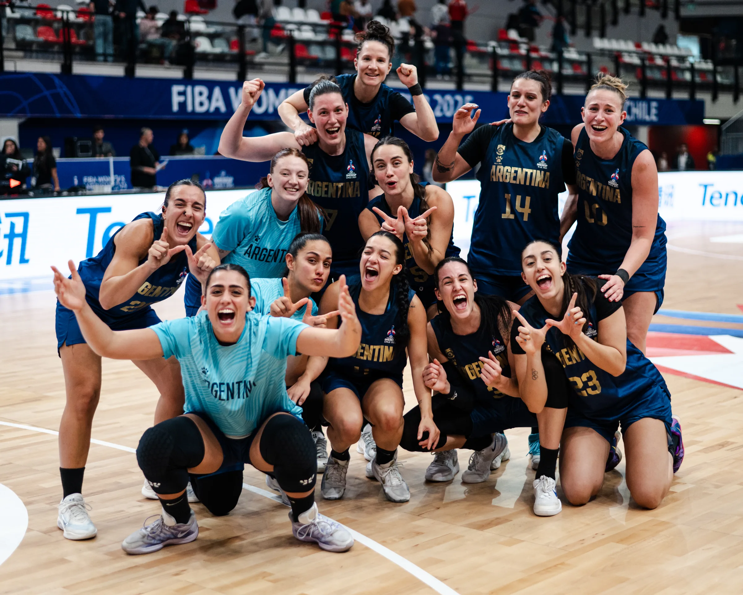 La Selección Mayor Femenina se metió en las semifinales y clasificó al Premundial