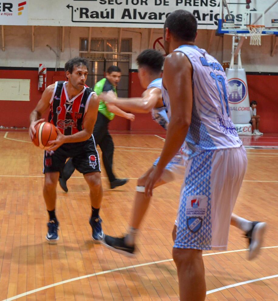 Central aplastó a Capuchinos