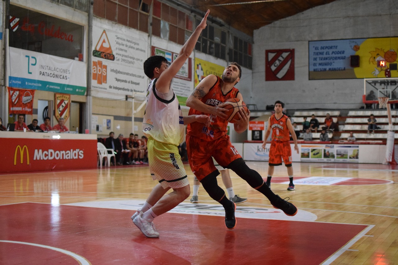 Independiente sigue a paso firme