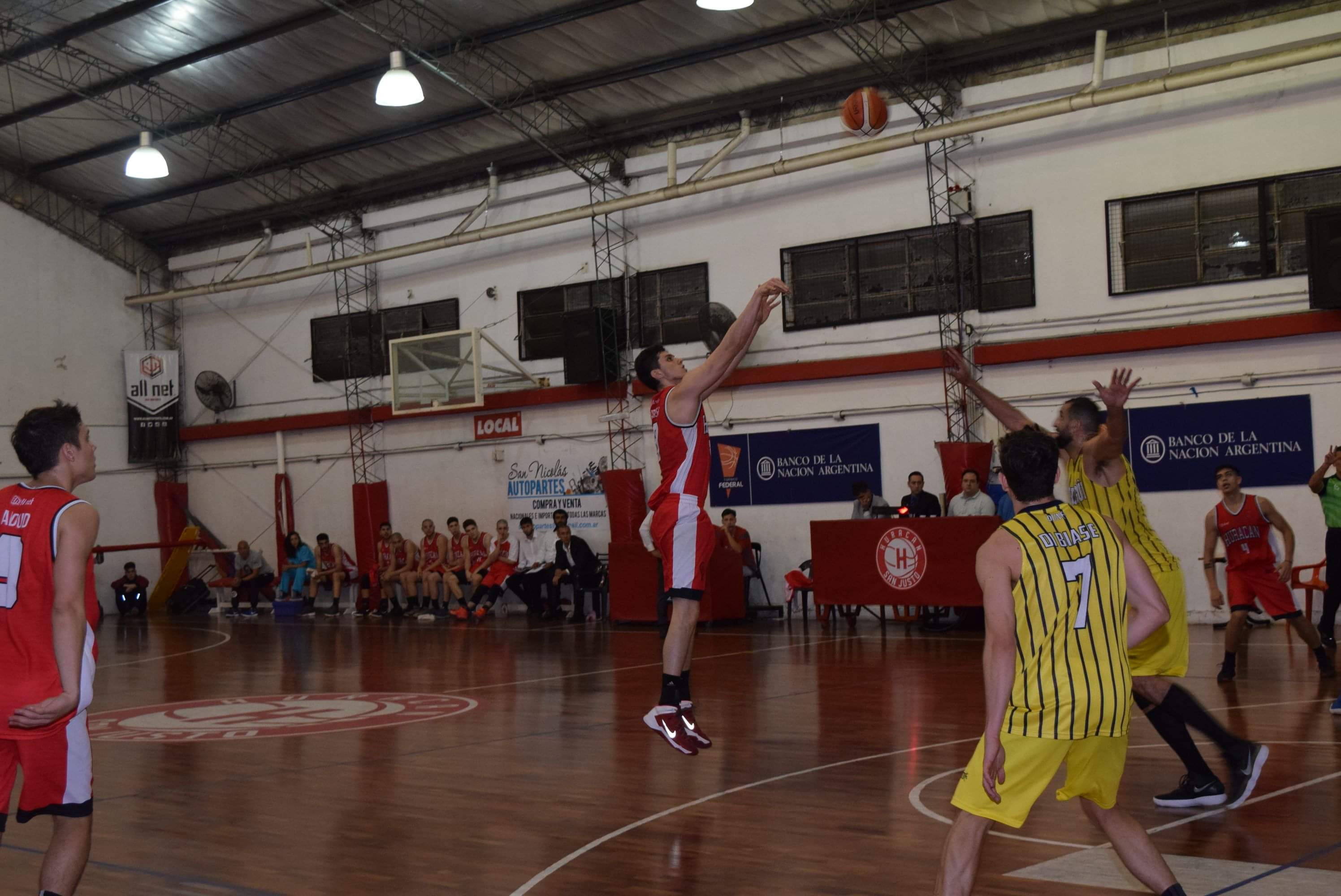 Huracán no pudo en el tiro del final