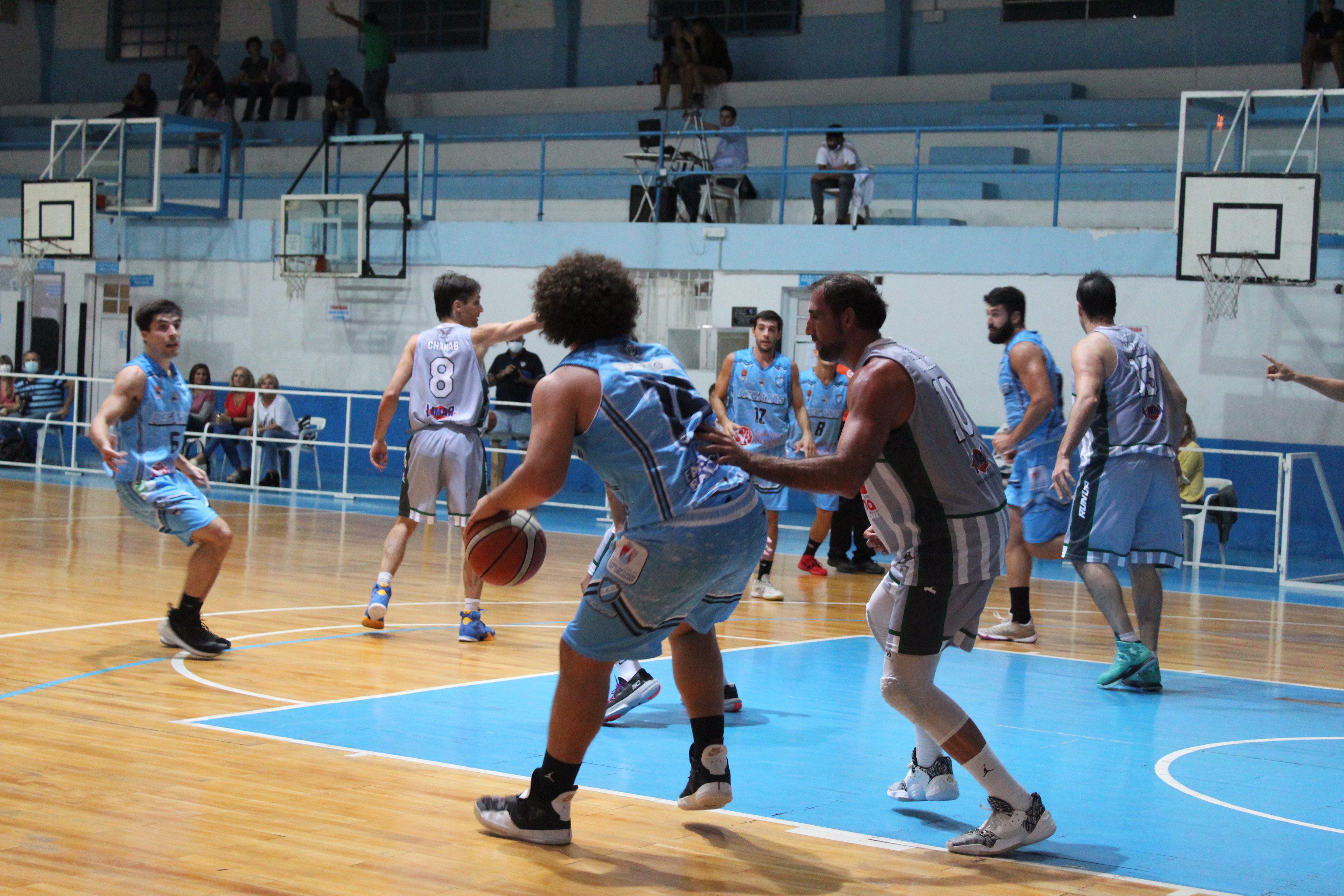 Regatas Uruguay superó a Racing como local